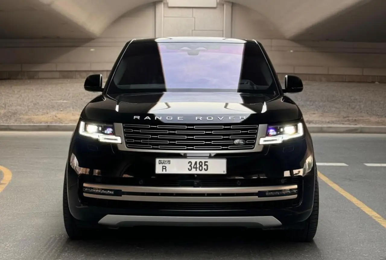 Black Range Rover Vogue front view in Dubai
